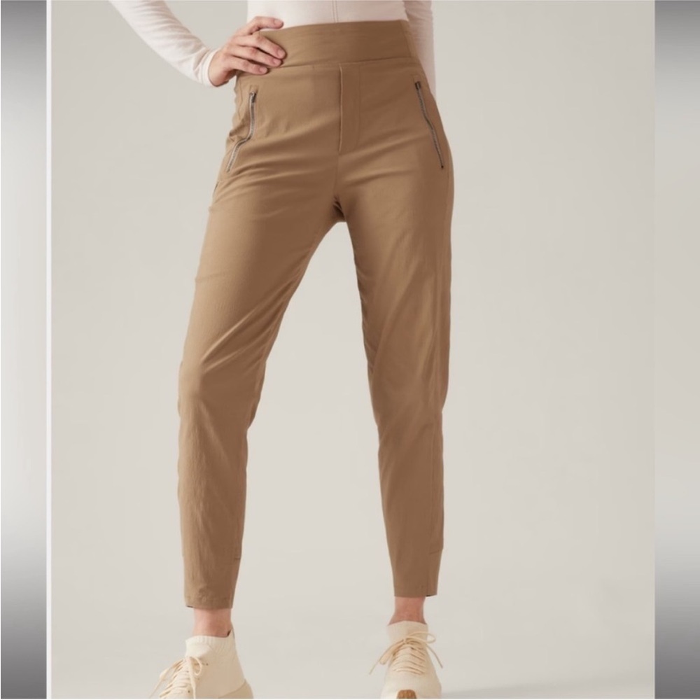ATHLETA Trekkie North Joggers Pants Zip Pockets
Hiking Gym Big Sur Brown Tan 0